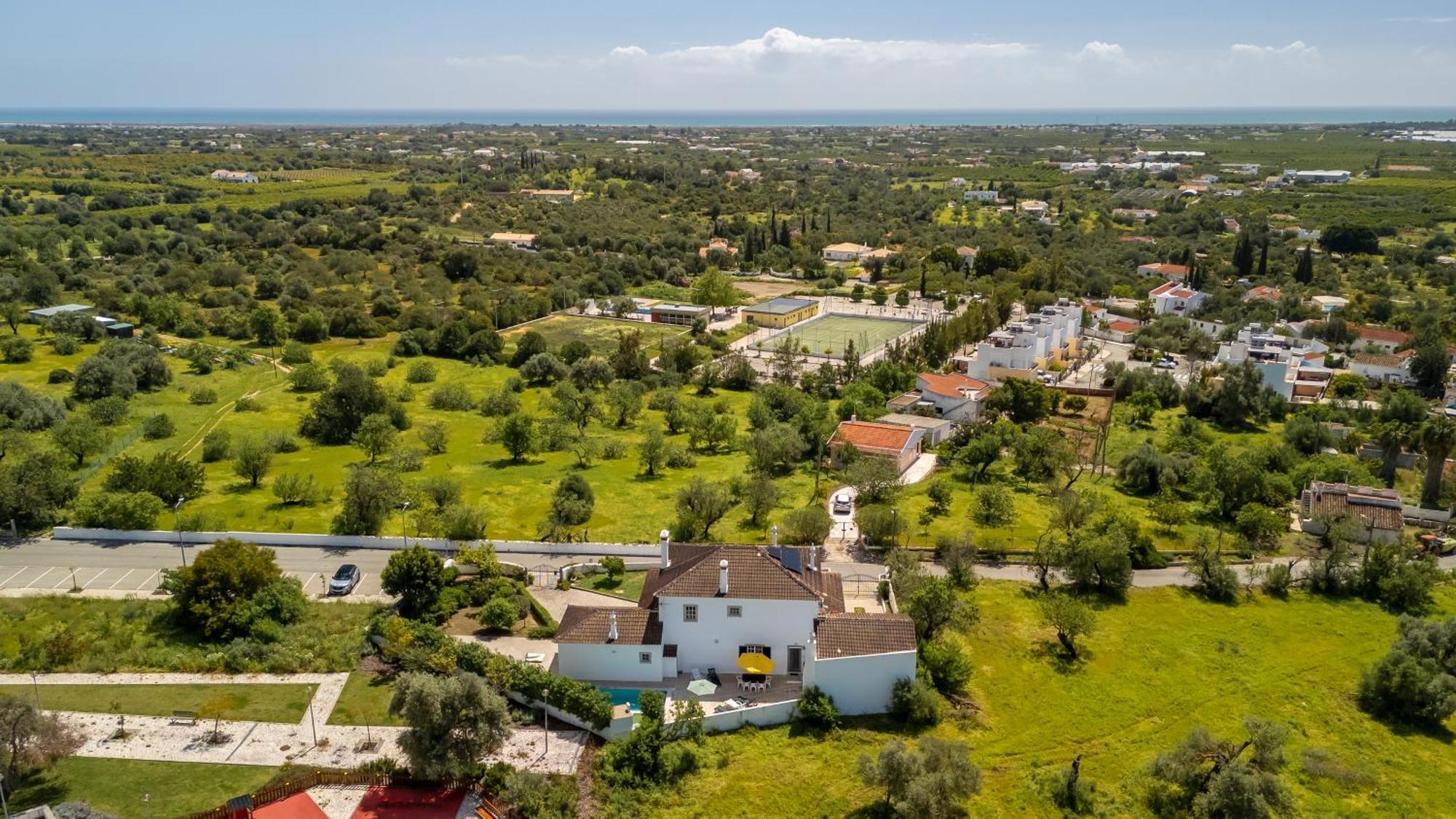 Sunny & Calm 4 Bdr House W/ Pool By Lovelystay Santo Estevao  Exterior photo