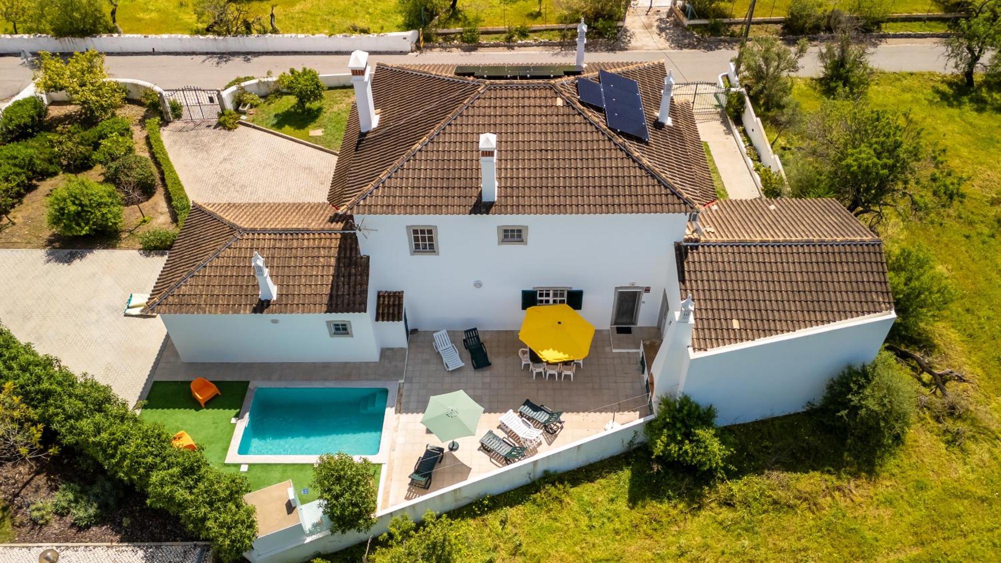 Sunny & Calm 4 Bdr House W/ Pool By Lovelystay Santo Estevao  Exterior photo